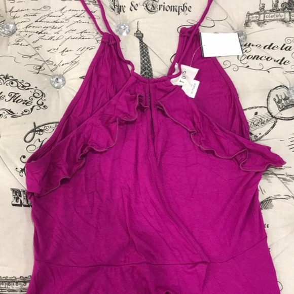 HIATUS Flounce Front Keyhole Tank Top - Picture 4 of 7